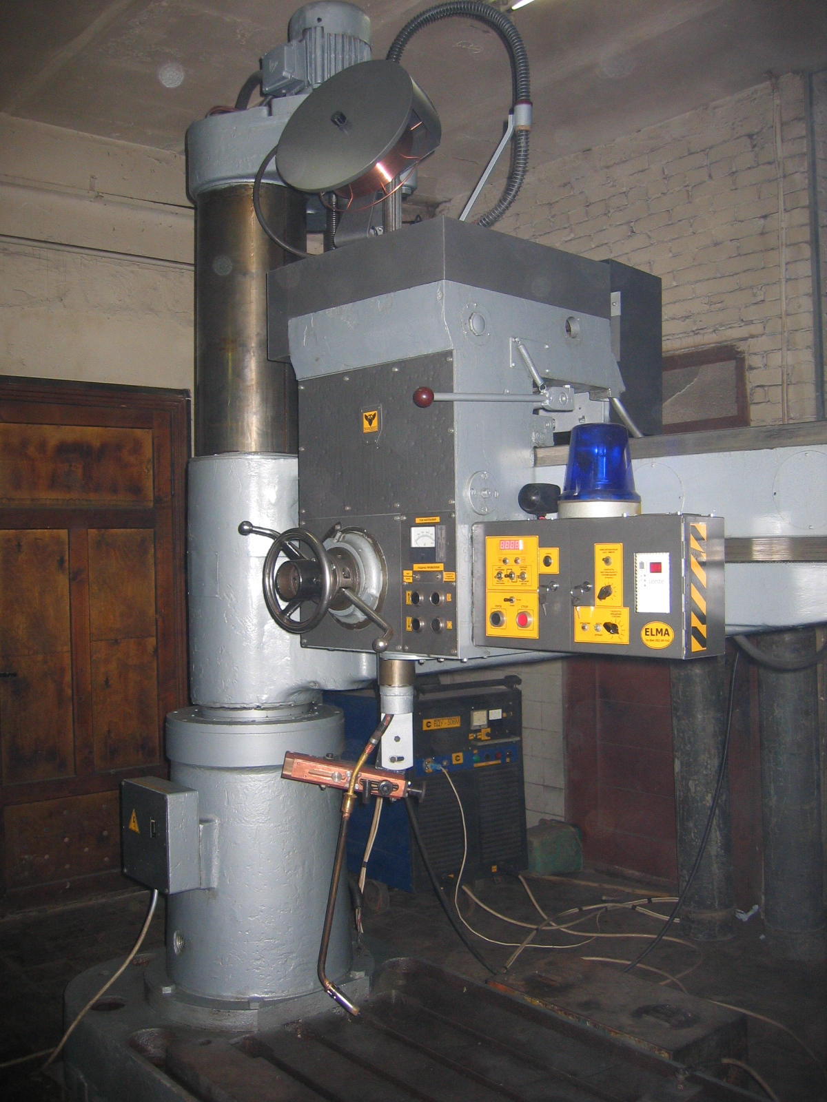 Установка круговой наплавки наружных и внутренних поверхностей корпусных деталей ГШО